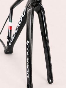 Reparación carbono más pintar bici Colnago 4