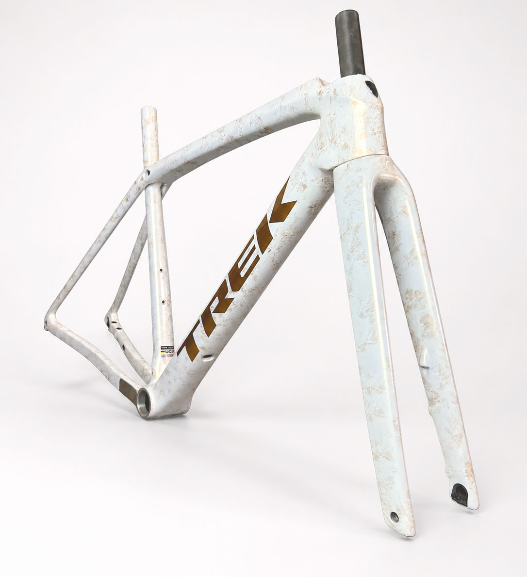 Trek Boone pintada en blanco perla y oro 6